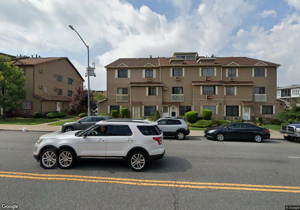 152A Richmond Hill Rd, Staten Island, NY 10314 - photo 1