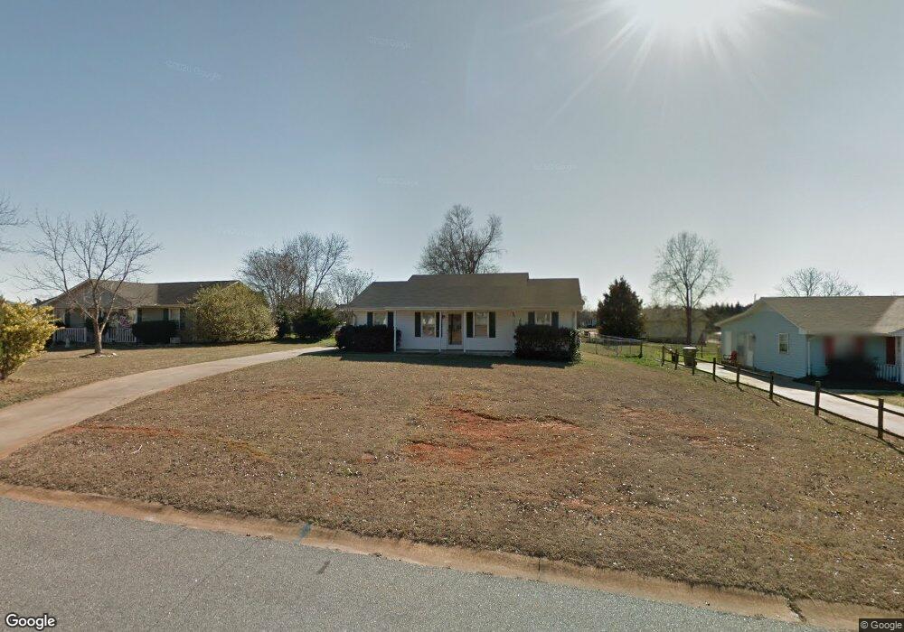 321 Crest Dr, Inman, SC 29349 - photo 1