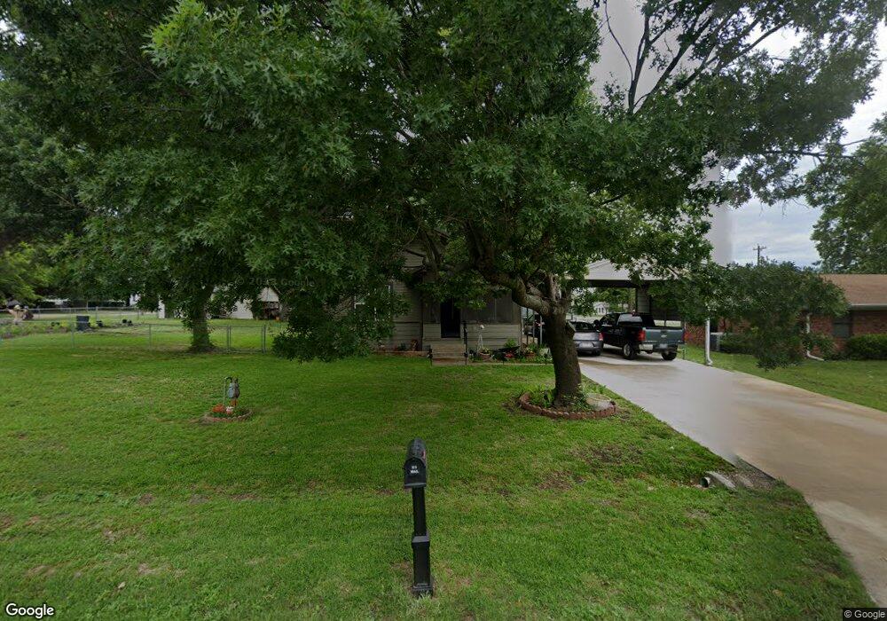 210 W Spruce St, Whitewright, TX 75491 - photo 1