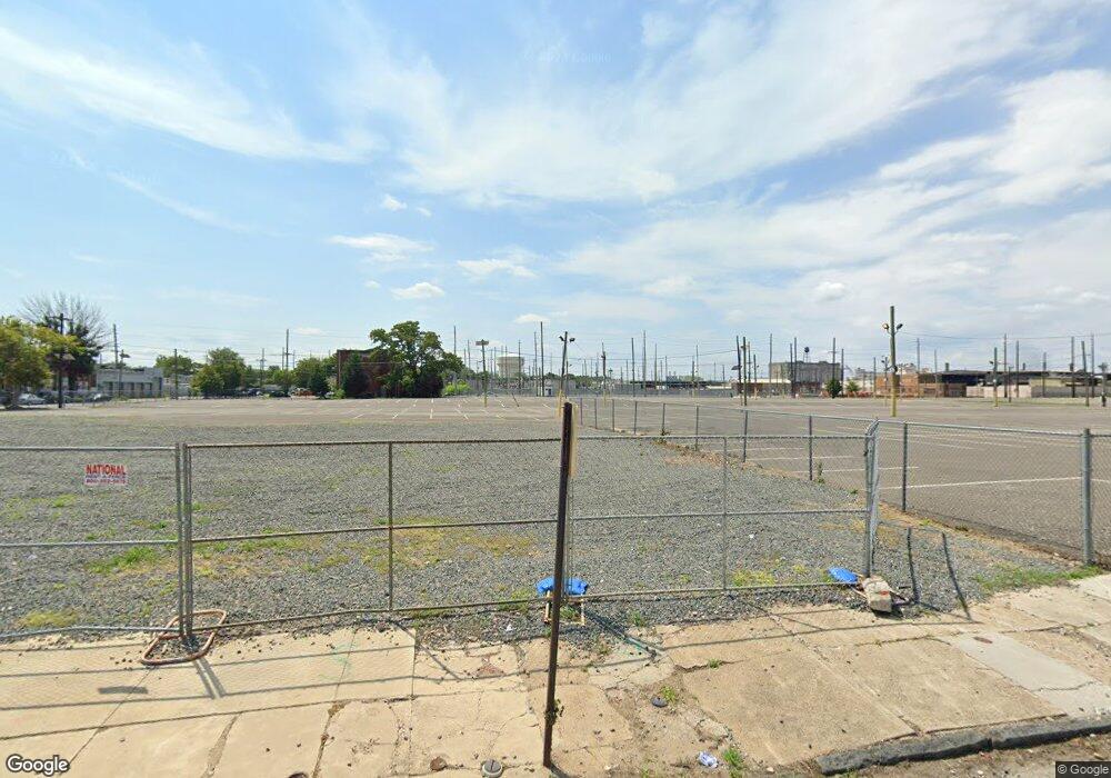 252 Pine St, Camden, NJ 08103 - photo 1