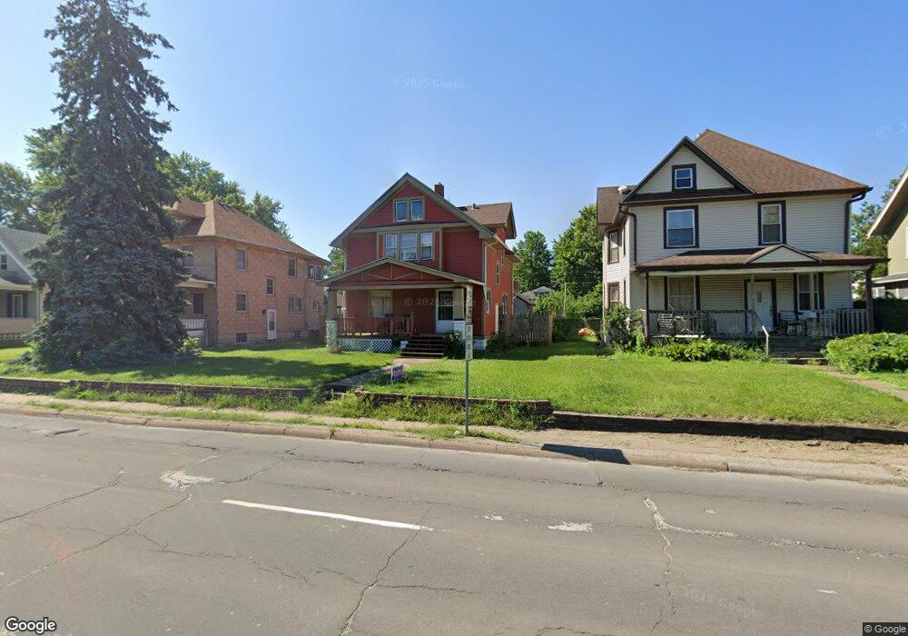 1125 W Locust St, Davenport, IA 52804 - photo 1