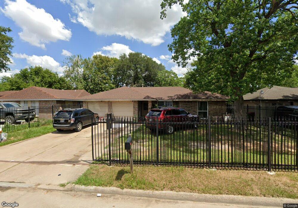 1002 Crestbrook Dr, Houston, TX 77038 - photo 1