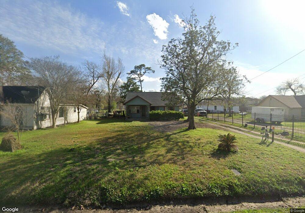 716 Yorkshire St, Houston, TX 77022 - photo 1