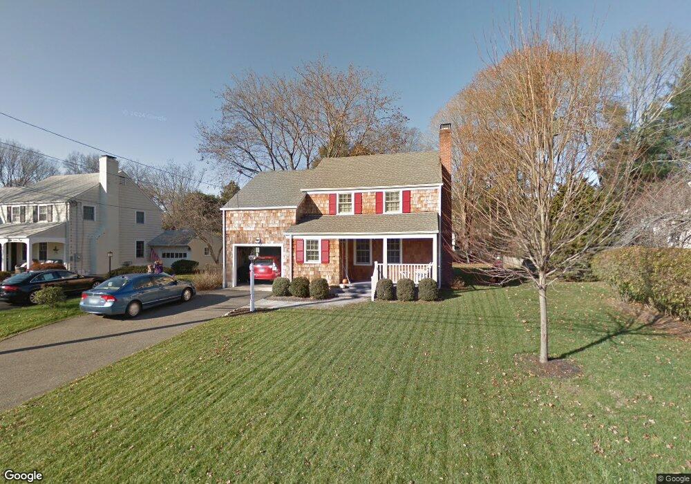 10 Tamarac Rd, Westport, CT 06880 - photo 1