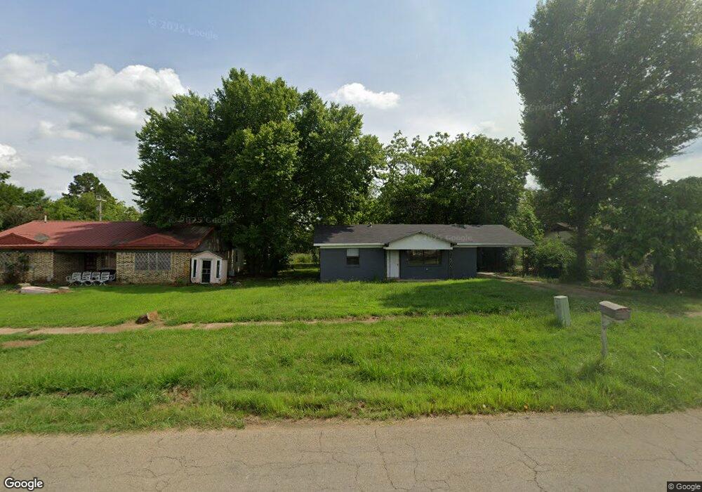 903 W Main St, Hugo, OK 74743 - photo 1