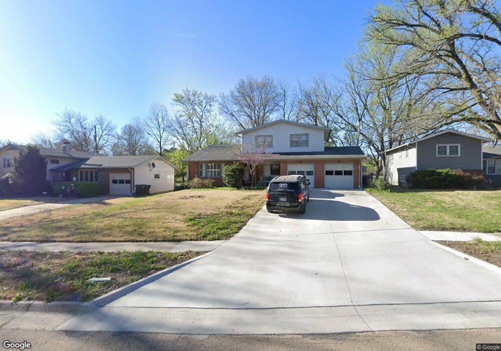 4807 SW 30th St, Topeka, KS 66614 - photo 1