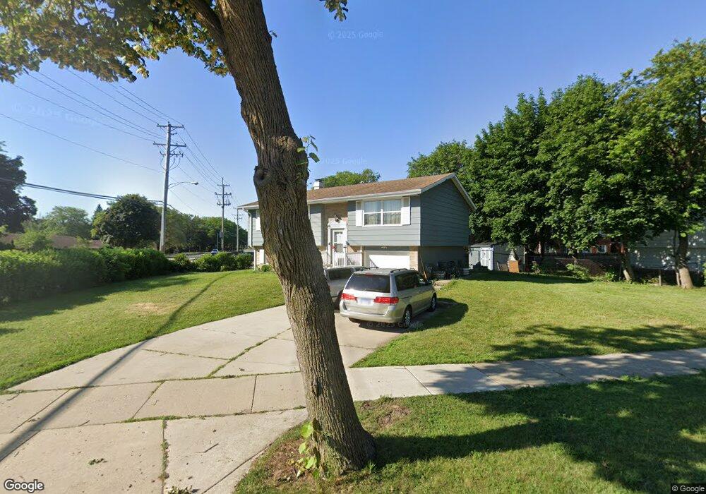 2201 Birch Ln, Rolling Meadows, IL 60008 - photo 1