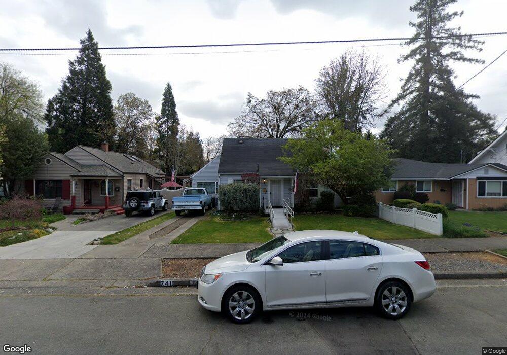 741 NW 3rd St, Grants Pass, OR 97526 - photo 1