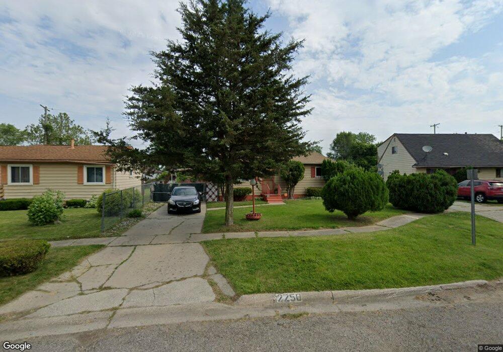 2250 Toby Beth Dr, Flint, MI 48505 - photo 1