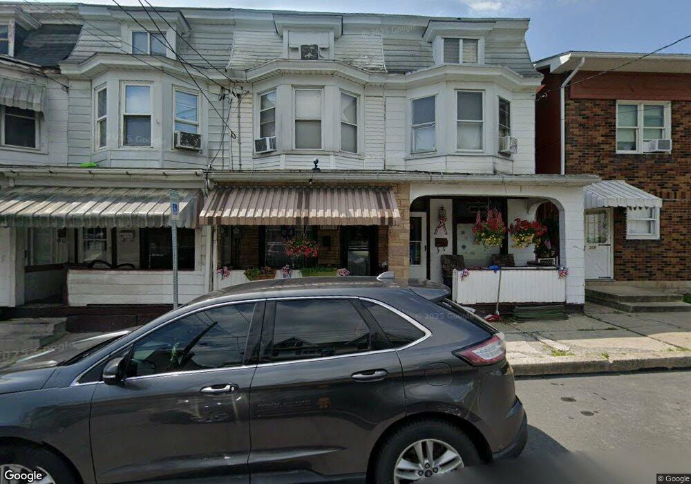 304 W Spruce St, Tamaqua, PA 18252 - photo 1