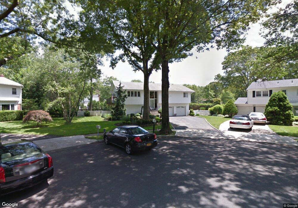 5 Glenmere Ct, ComMacK, NY 11725 - photo 1