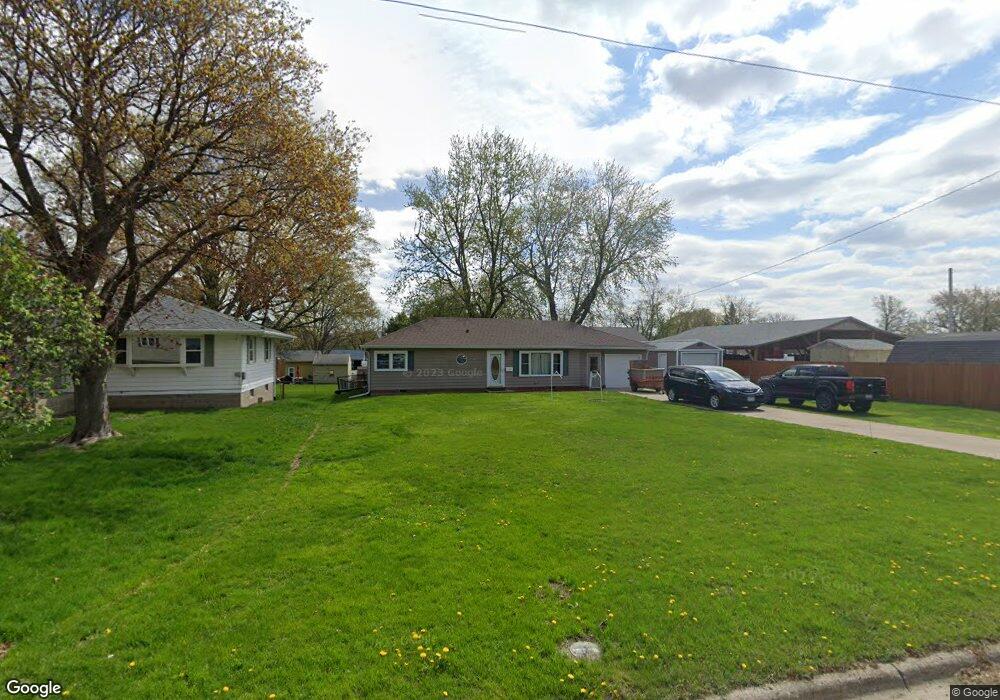 712 E 11th St N, Newton, IA 50208 - photo 1