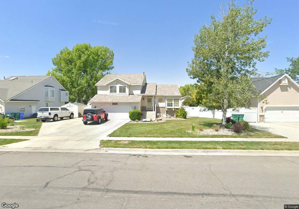 11822 S 3200 W, Riverton, UT 84065 - photo 1