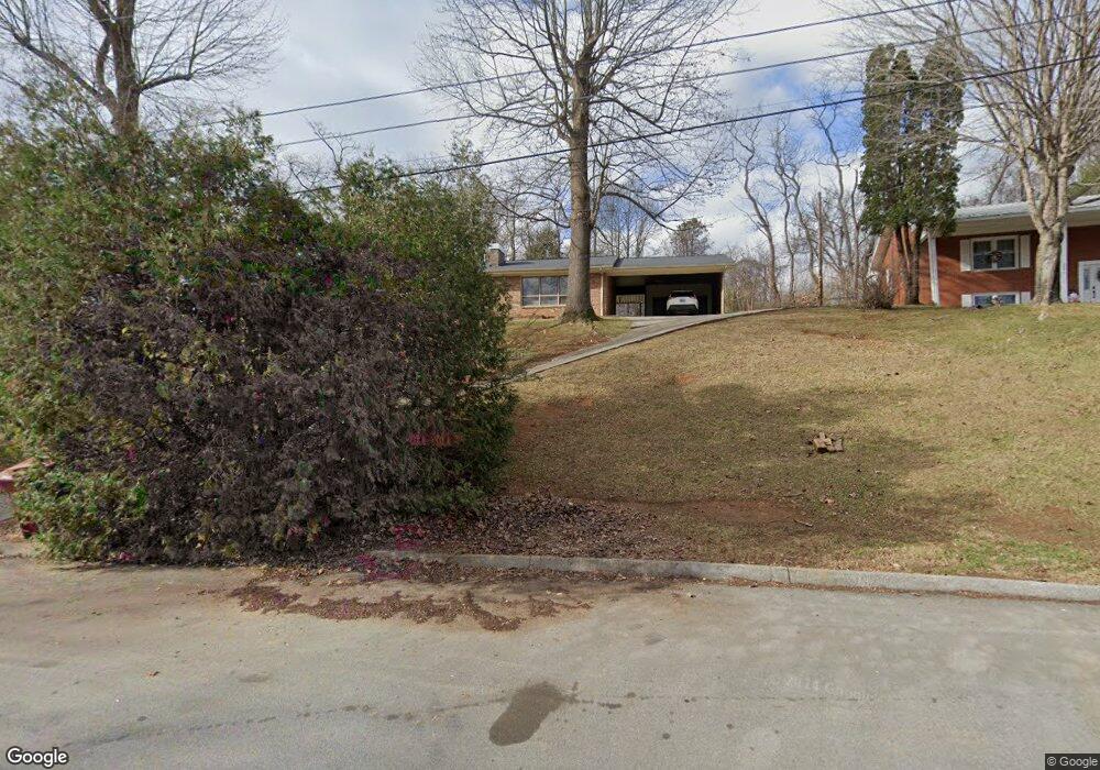 905 Ridgefield Dr, Johnson City, TN 37601 - photo 1