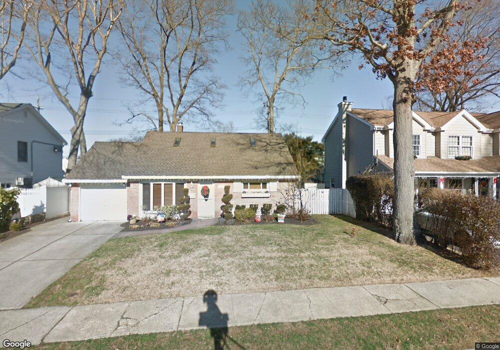 3559 Princeton Dr N, Wantagh, NY 11793 - photo 1