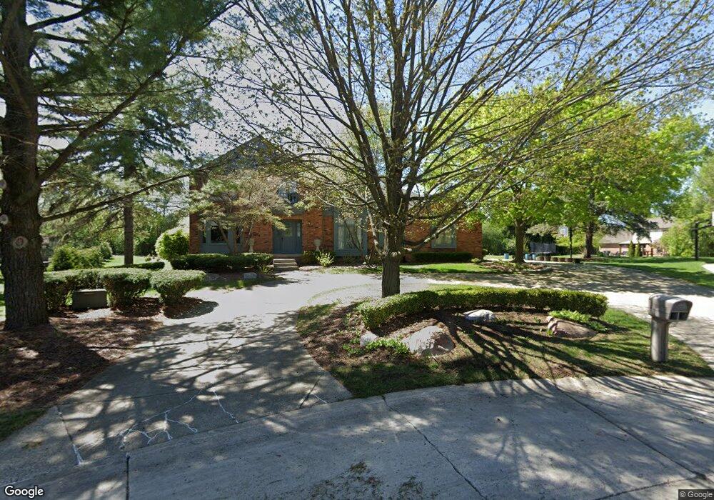 565 Foxhall Ct, Bloomfield Hills, MI 48304 - photo 1