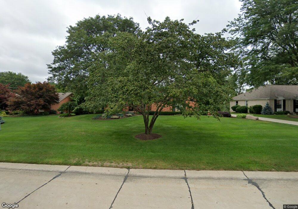 1874 Brookview Cir, Bloomfield Hills, MI 48304 - photo 1