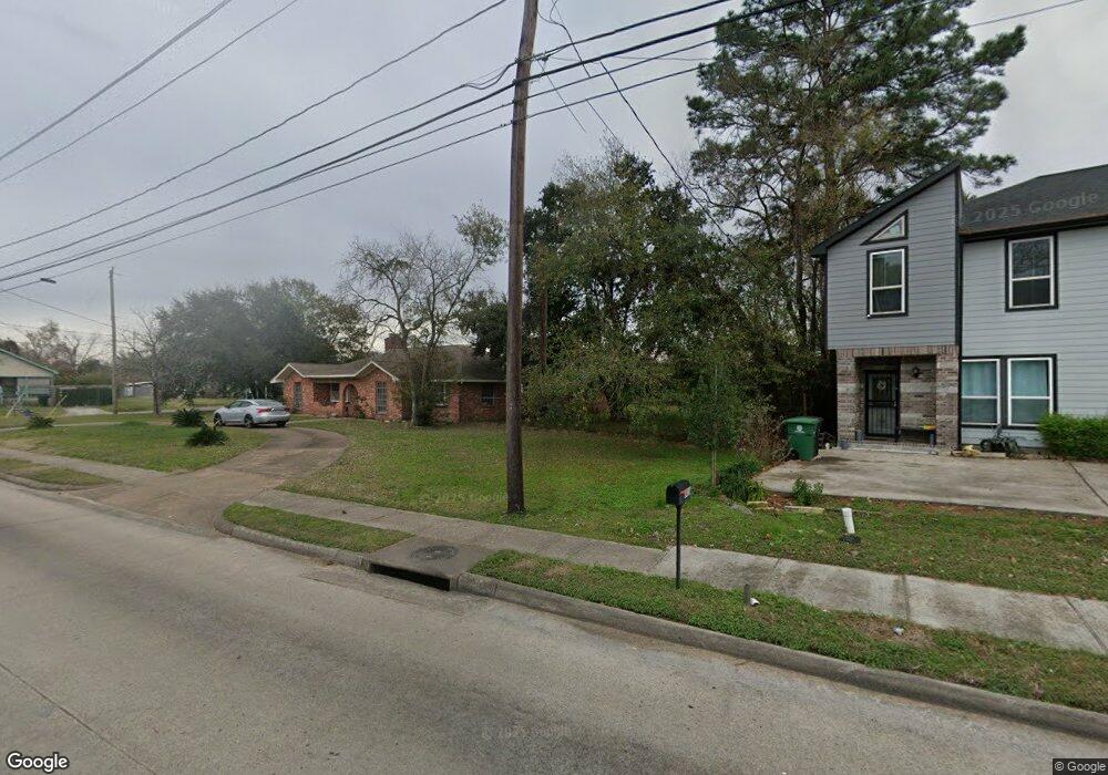 1411 S Victory Dr, Houston, TX 77088 - photo 1