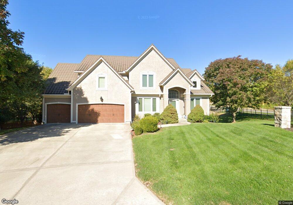 7302 Oakview St, Shawnee, KS 66216 - photo 1