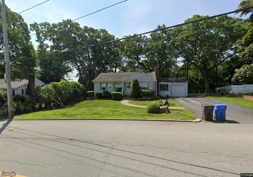 359 Garden City Dr, Cranston, RI 02920 - photo 1