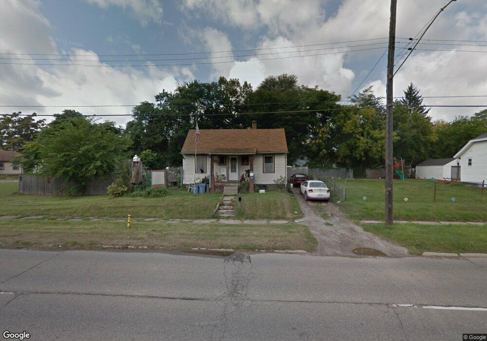 2208 S Grand Traverse St, Flint, MI 48503 - photo 1