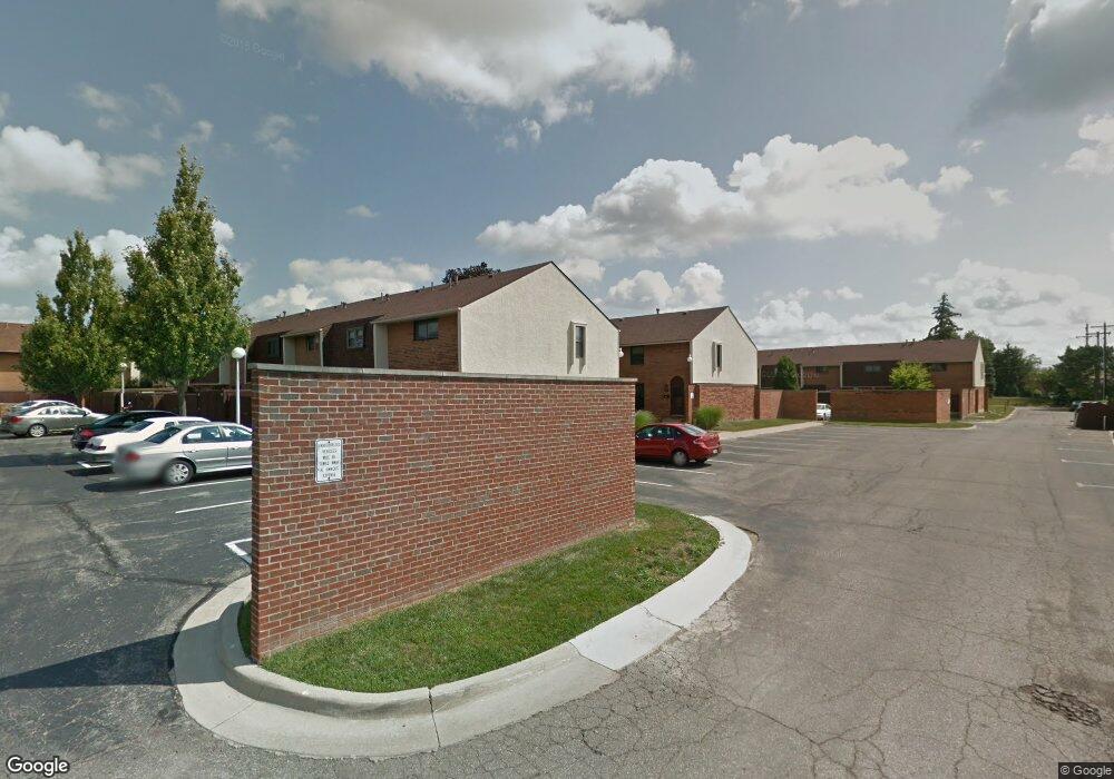 1818 Willoway Cir S, Columbus, OH 43220 - photo 1