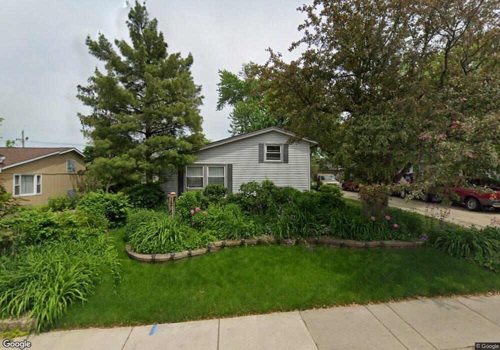 1215 Sacramento Dr, Carpentersville, IL 60110 - photo 1