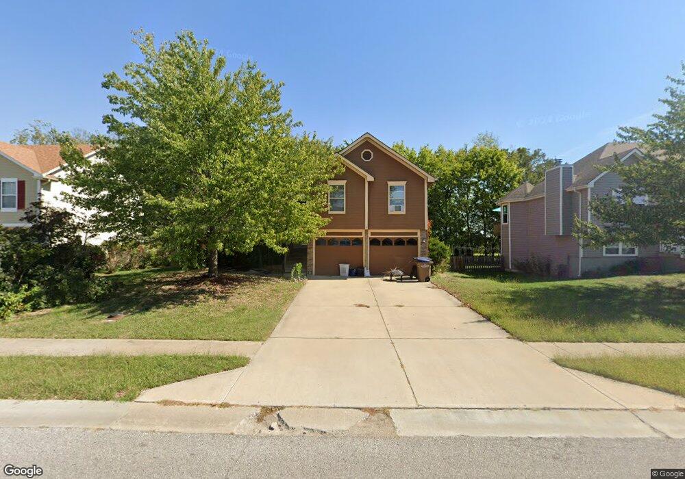 513 N Crest Dr, Raymore, MO 64083 - photo 1