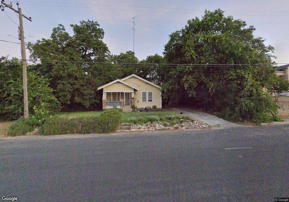 106 S Lee St, Fredericksburg, TX 78624 - photo 1