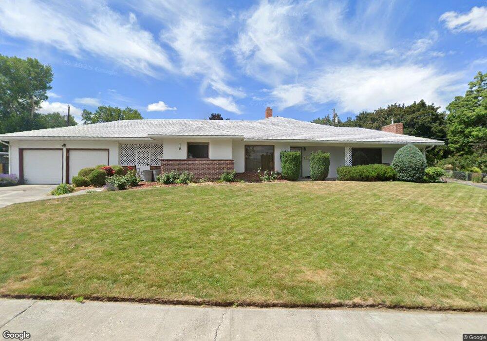 747 NW 10th St, Pendleton, OR 97801 - photo 1