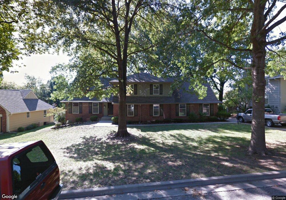 10404 Mohawk Ln, Leawood, KS 66206 - photo 1