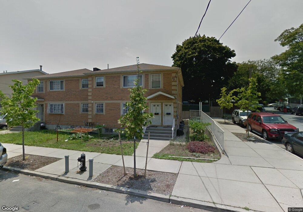 10704 166th St, Jamaica, NY 11433 - photo 1