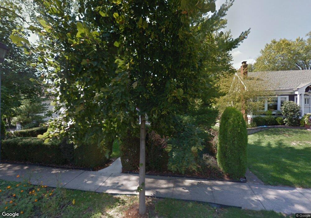 594 S Berkley Ave, Elmhurst, IL 60126 - photo 1