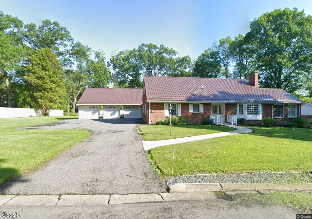 570 Oak St, Stroudsburg, PA 18360 - photo 1