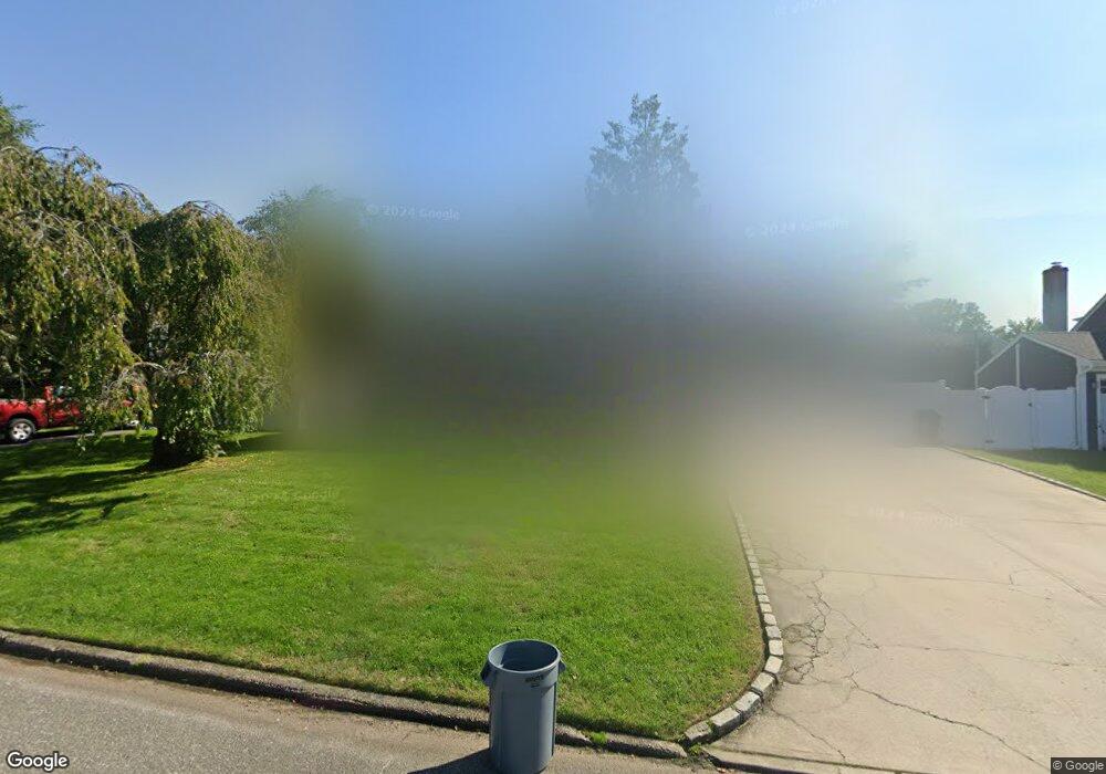 10 Clarissa Ln, ComMacK, NY 11725 - photo 1