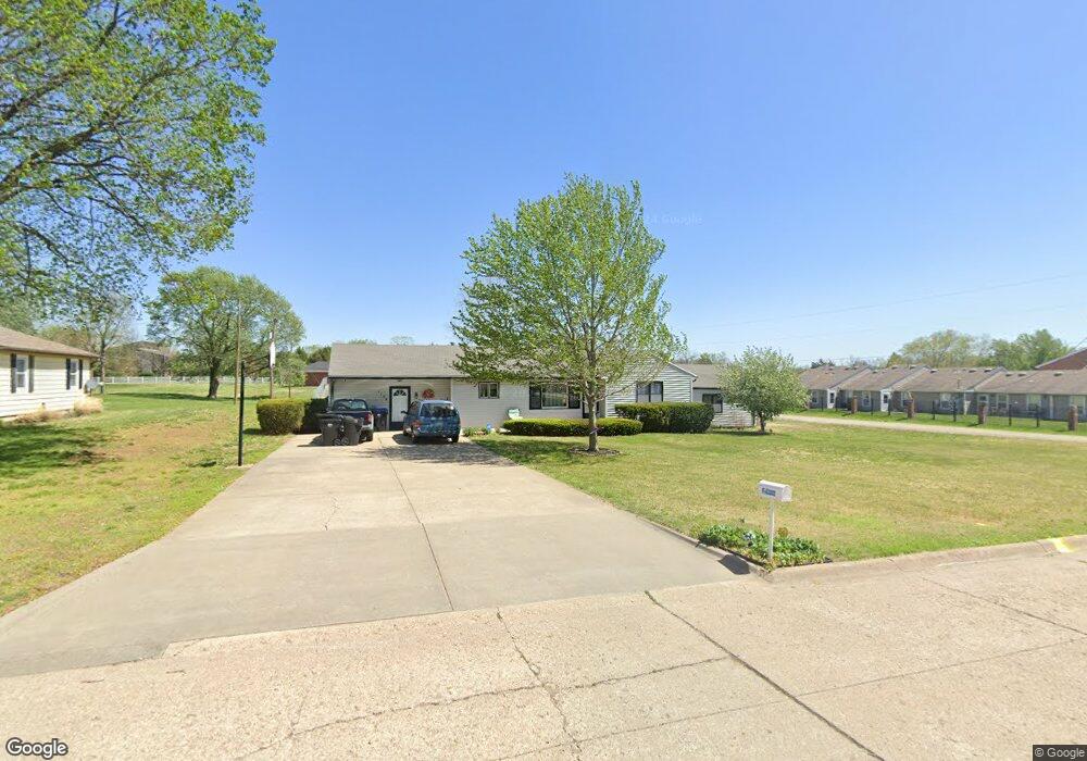 1158 SW Crest Dr, Topeka, KS 66604 - photo 1