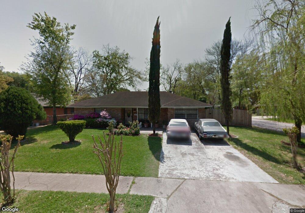 502 E Delz Dr, Houston, TX 77022 - photo 1