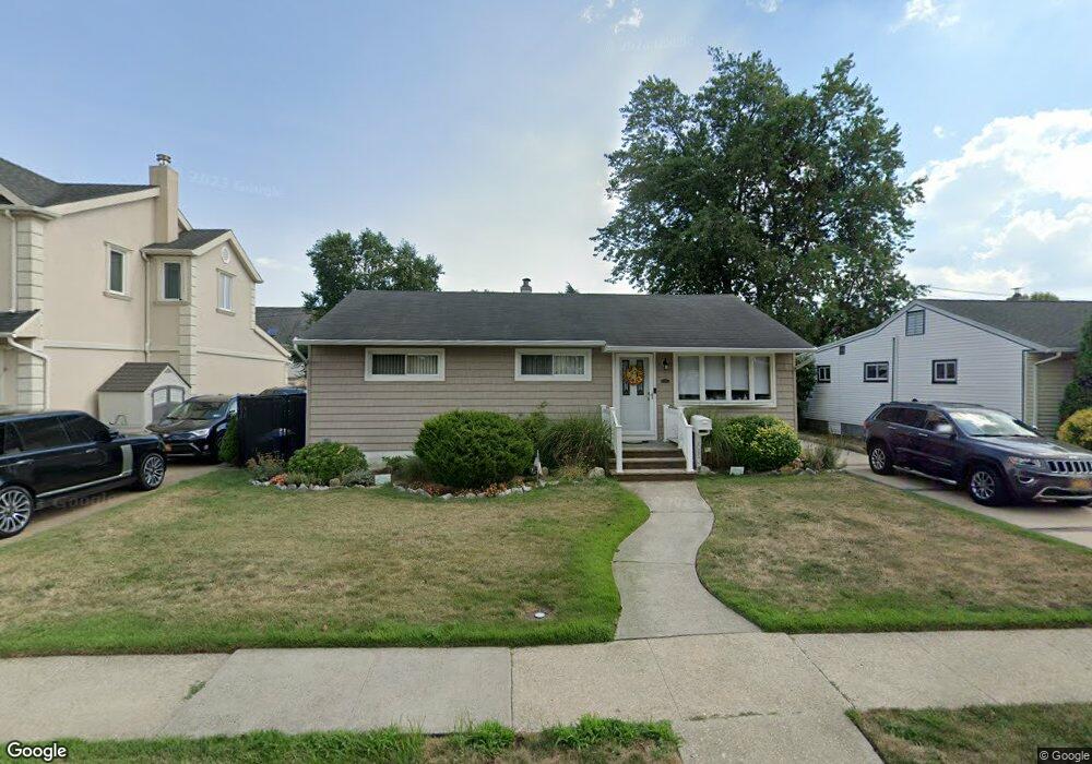 683 Patterson Ave, Franklin Square, NY 11010 - photo 1