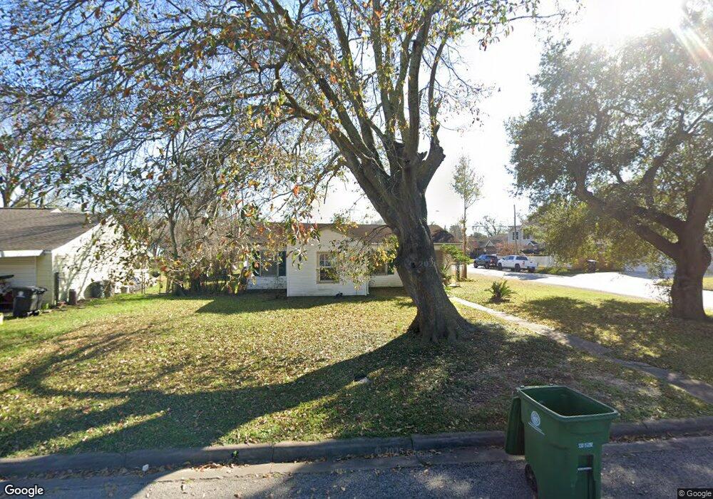 7102 Winfree Dr, Houston, TX 77087 - photo 1