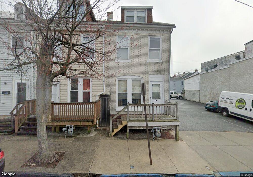 934 Buttonwood St, Reading, PA 19604 - photo 1