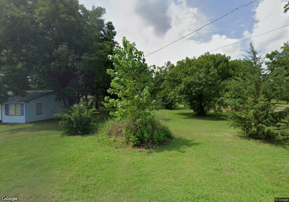 306 W Lowery St, Hugo, OK 74743 - photo 1