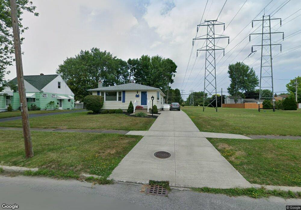 940 Pioneer Dr, North Tonawanda, NY 14120 - photo 1