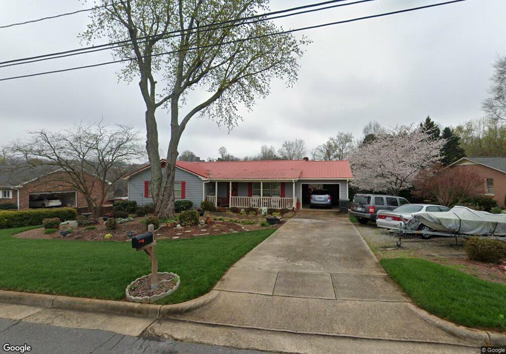 710 N Carolina Ave, Statesville, NC 28677 - photo 1