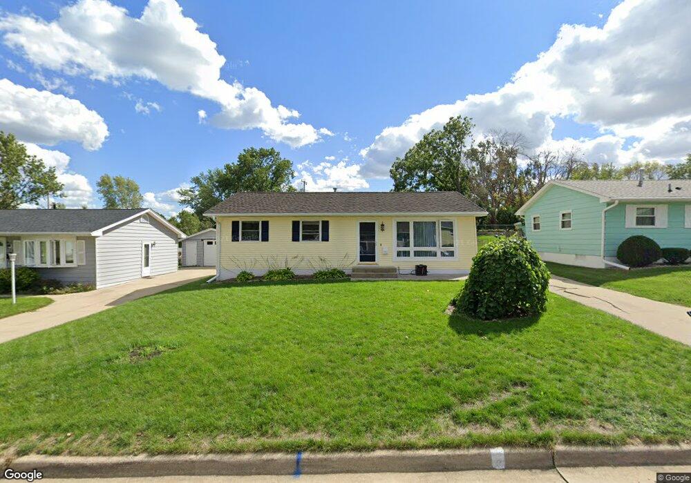 112 E Clark St, Hiawatha, IA 52233 - photo 1