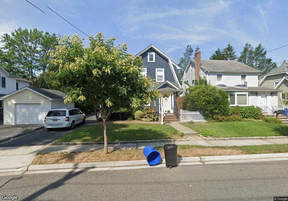 60 Daisy Ave, Floral Park, NY 11001 - photo 1