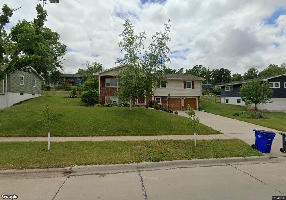 2611 Falcon Dr NE, Cedar Rapids, IA 52402 - photo 1