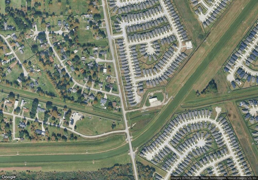 8923 Estes Lakes Dr, Highlands, TX 77562 - photo 1