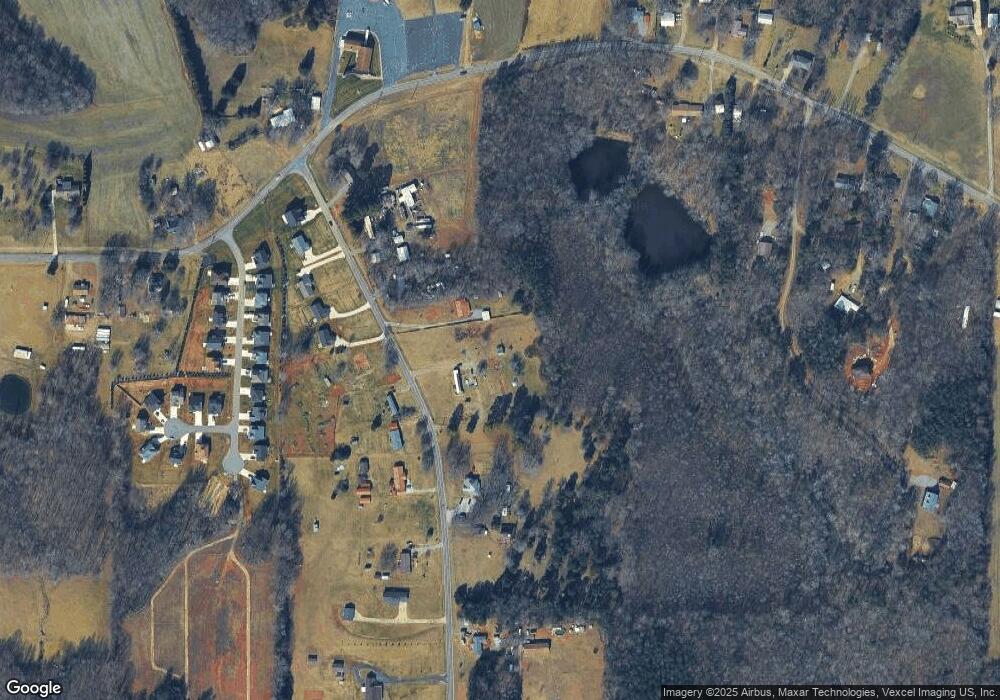 135 Elmwood Rd, Statesville, NC 28625 - photo 1