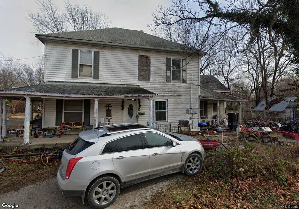 1830 Maple Ave, Parsons, KS 67357 - photo 1