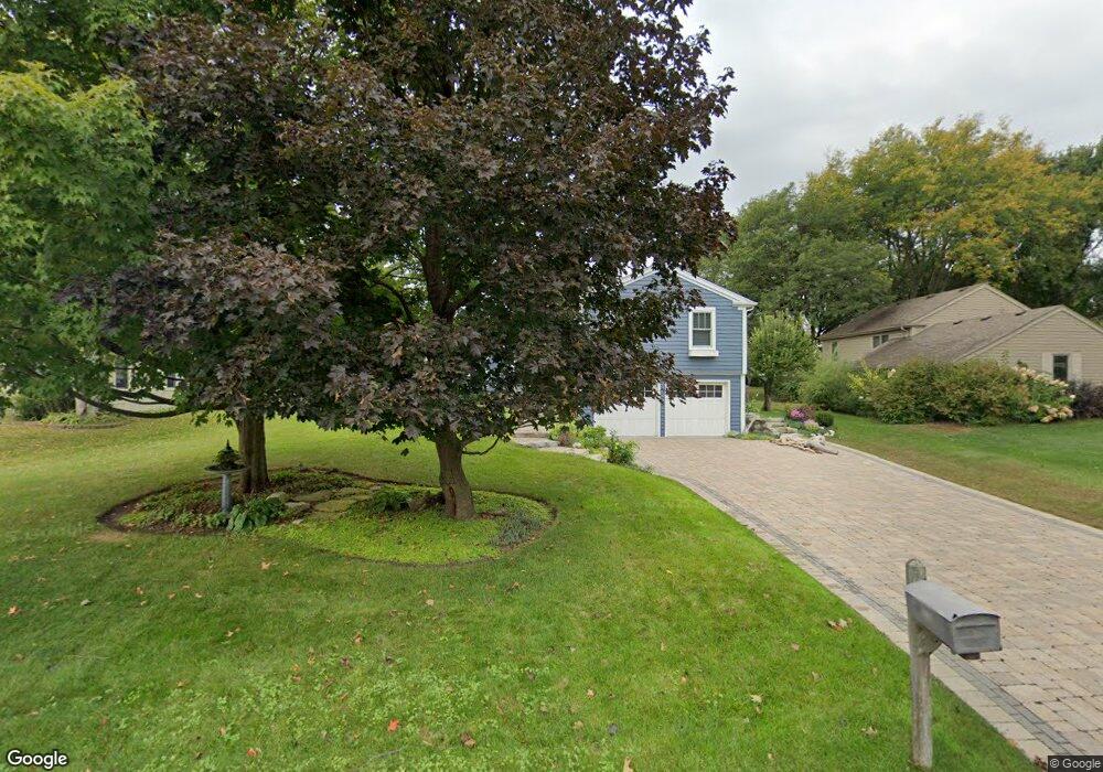 1055 Willow Ln unit 2, Batavia, IL 60510 - photo 1